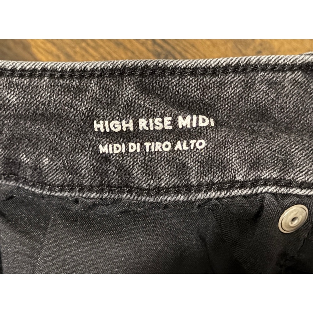 Universal Thread Womens High Rise Midi Denim Shorts Black Frayed Hem Size 8/29 - Picture 7 of 7